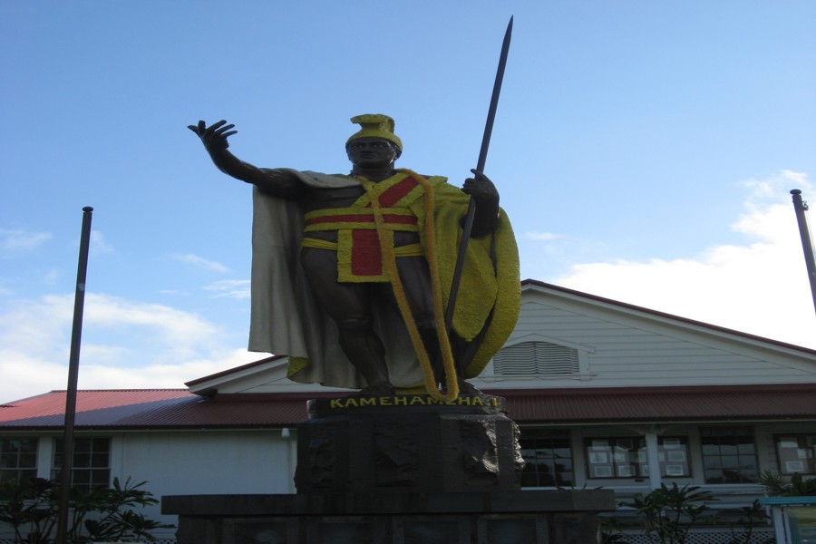 ../image/statue of king kamehameha the great 2.jpg